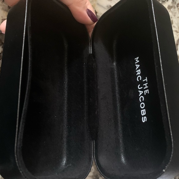 Marc Jacobs Large Sunglasses Case - Picture 3 of 14